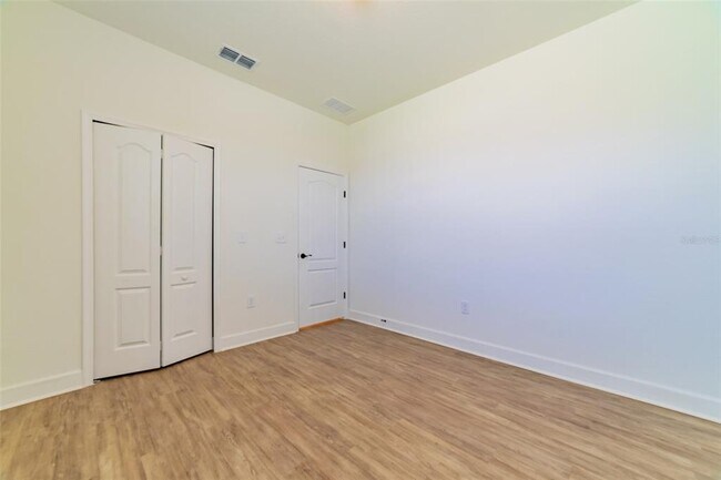 Building Photo - 570 Sanctuary Blvd