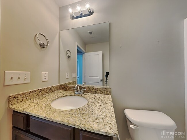 Building Photo - 415 Finch Ln