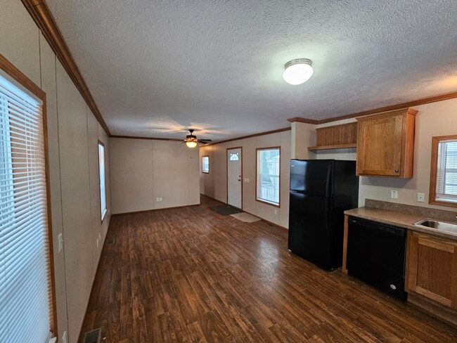 Building Photo - 3 Spruce Ln