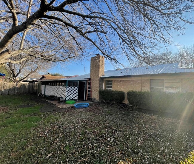 Building Photo - 1903 Standridge St