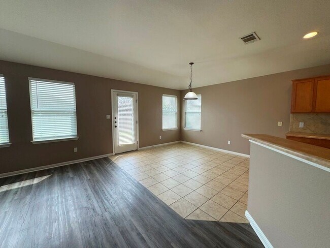 Building Photo - 3 Bed/ 2 Bath Home Available in Villages of Berry Creek!