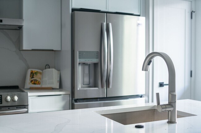 Building Photo - Brand New Luxury Townhouses