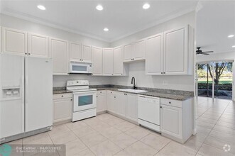 Building Photo - 3166 Fairway Cir