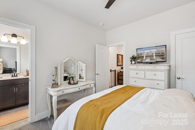 Building Photo - 12106 Brooklyn Ave