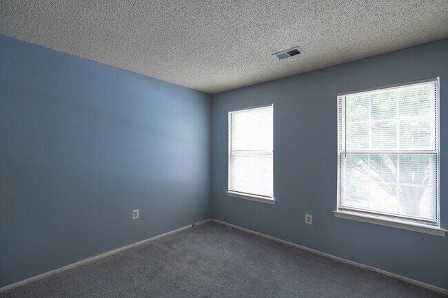 Building Photo - 361 Hadleigh Ln