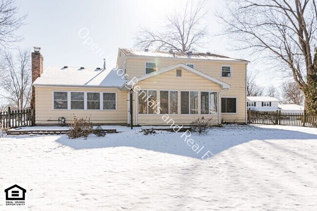 Building Photo - 1225 Clarion Dr