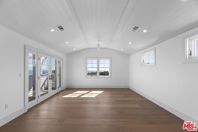 Building Photo - 566 Ida St