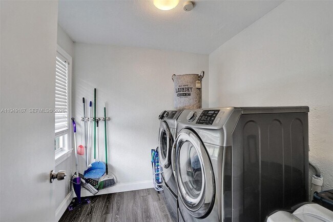 Building Photo - 3730 SW 47th Ct