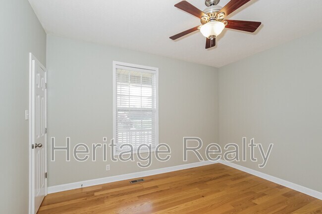 Building Photo - 880 Glenfield Dr