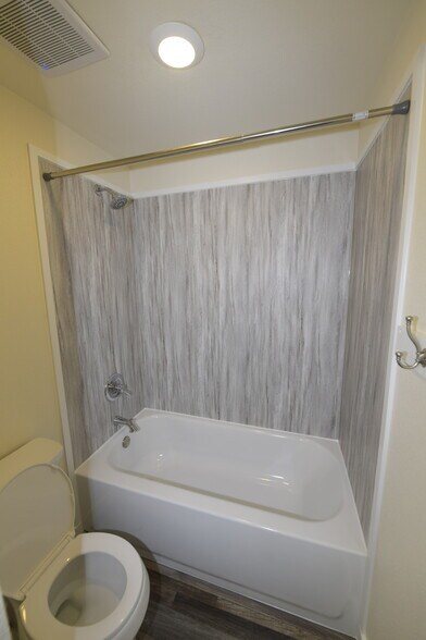 Building Photo - 4768 State St