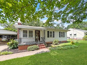 Building Photo - 22 Brownwood Dr