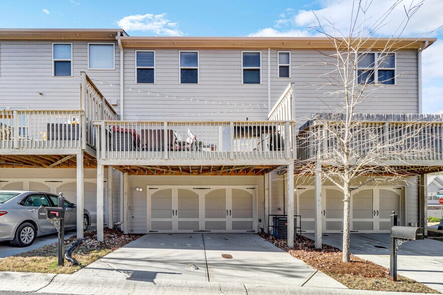 Building Photo - 5084 Whiteoak Ter SE