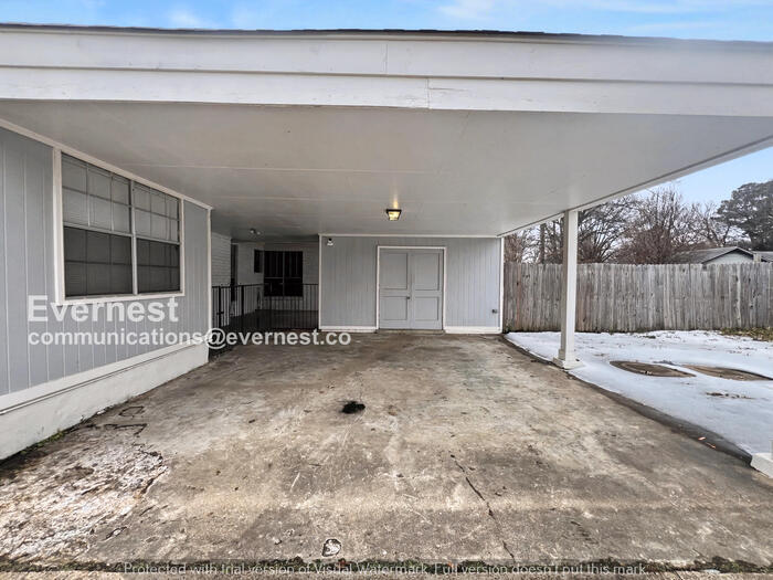 Building Photo - 848 Rasco Rd W