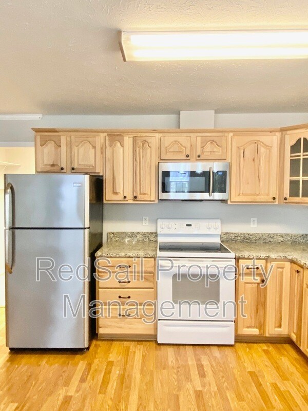 Building Photo - 102 Thunderbird Ln