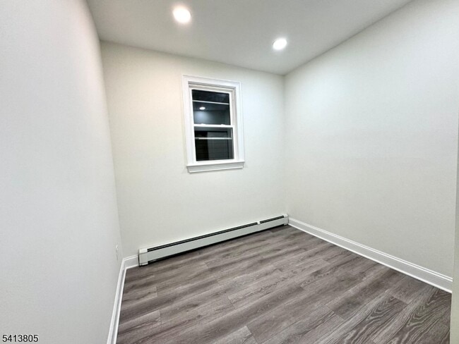 Building Photo - 1015 Flora St