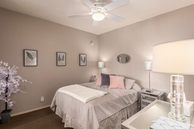 Building Photo - Two bedroom condo