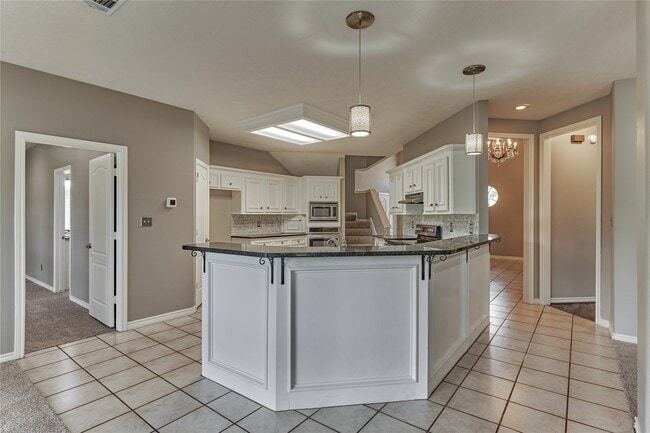 Building Photo - 13707 Fountainview Dr