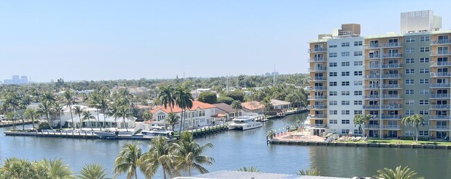 Building Photo - 3020 NE 32nd Ave