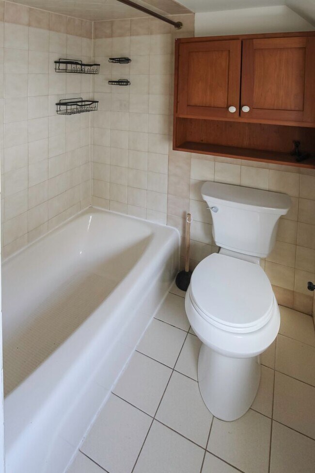 Building Photo - Beautiful 3-Bedroom Colonial on 1.3 Acres ...