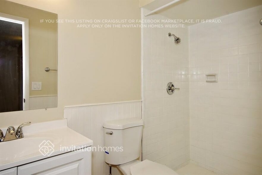 Building Photo - 2819 Bermuda Ave N