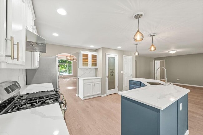 Building Photo - Spacious Sunrise Home for Rent in Puyallup...
