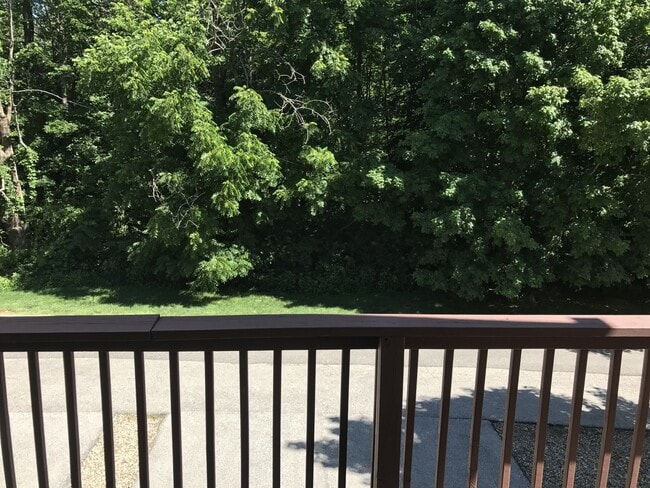 Building Photo - 2 Bedroom Townhouse Available July 2026;  ...