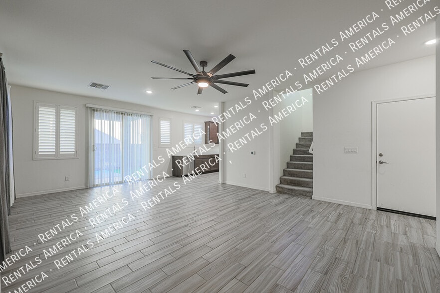 Building Photo - 12038 W Polk St