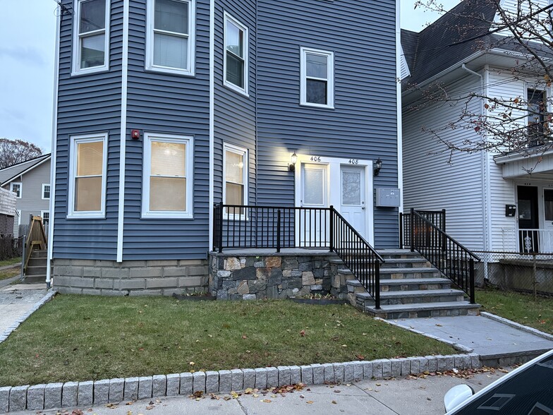 Exterior - 406 Pawtucket Ave