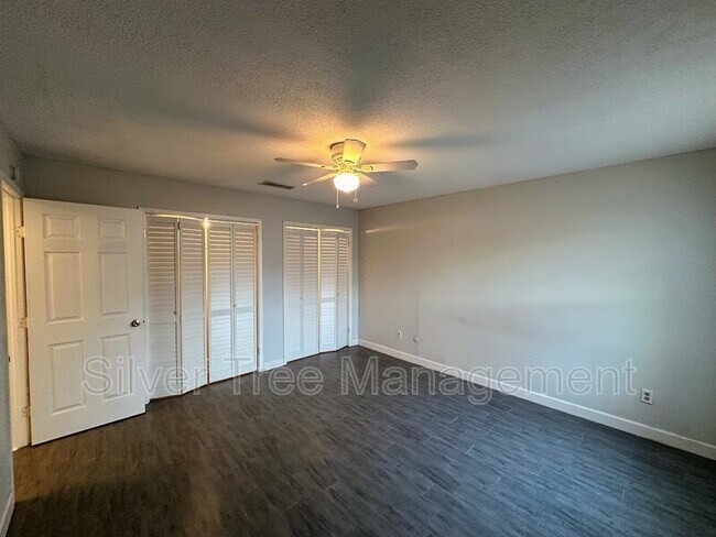Building Photo - 4820 Wellesley Ave