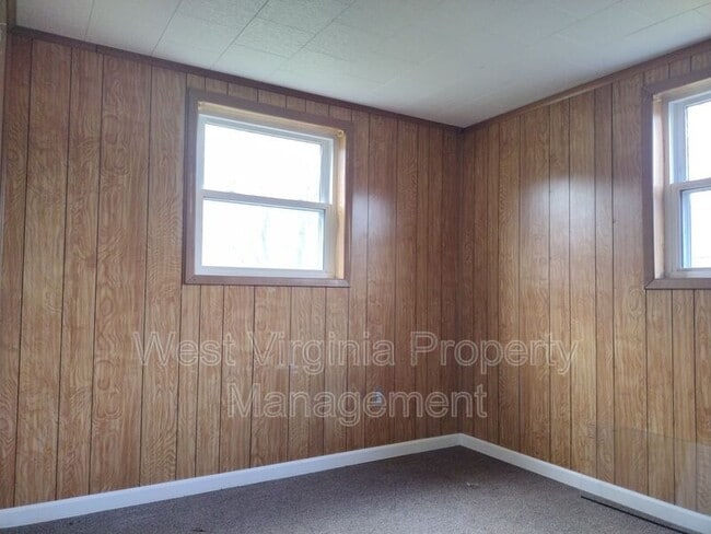 Building Photo - 335 Little Vine Dr