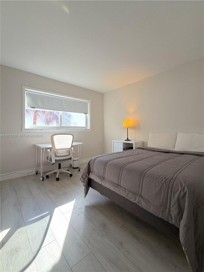 Building Photo - 541 Blue Heron Dr