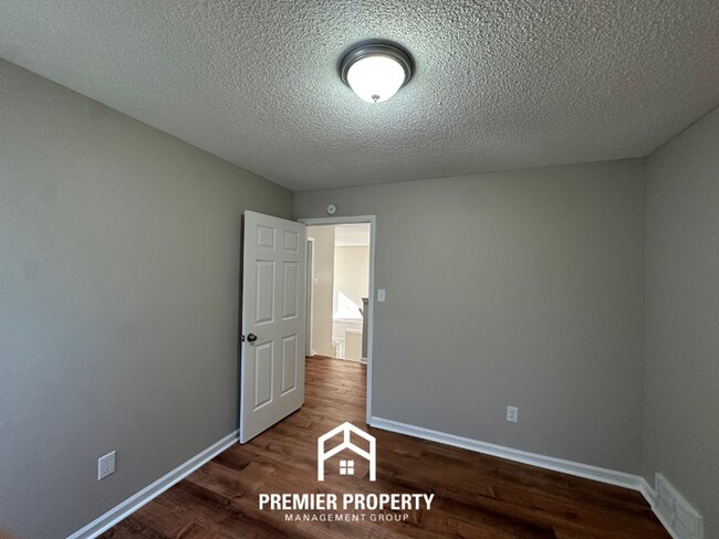 Building Photo - Newly Renovated Cordova Gem | 3BR/2.5BA with Soaking Tub & 2-Car Garage