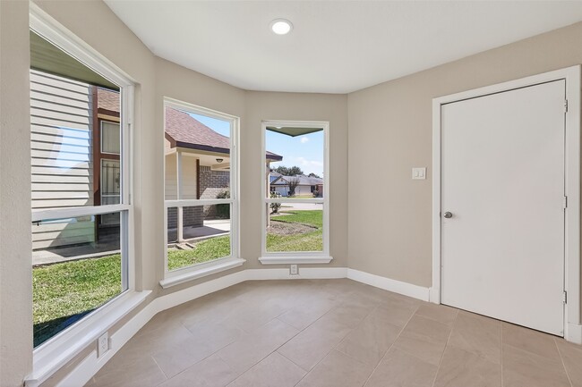 Building Photo - 2318 Irish Spring Dr