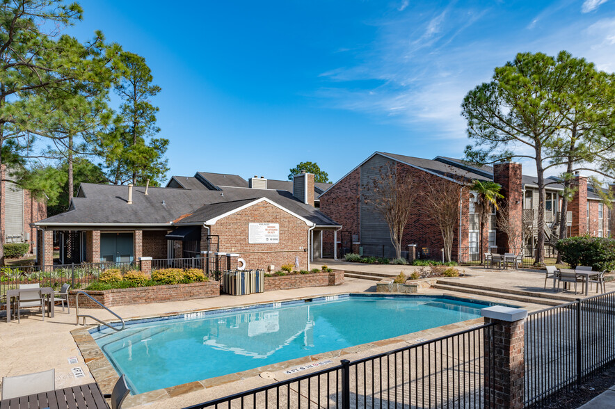 The Grove Apartments - 8200 Sunbury Ln Houston TX 77095 | Apartment Finder