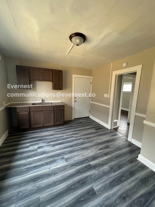 Building Photo - 12013 Parkhill Ave