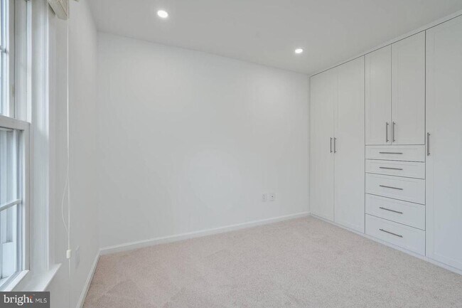 Building Photo - 10246 Arizona Cir