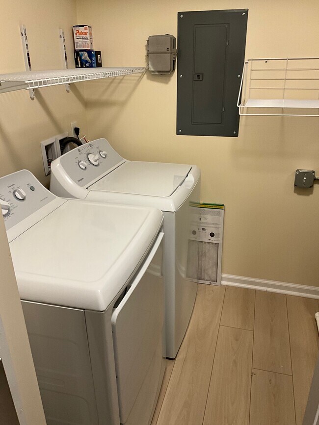 Building Photo - 1300 Cedarwood Dr