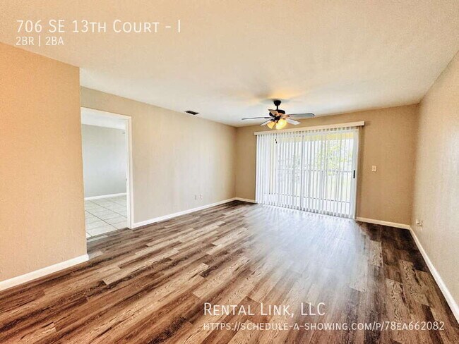 Building Photo - 706 SE 13th Ct