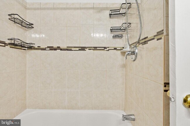 Building Photo - 3001 Fairhill Ct