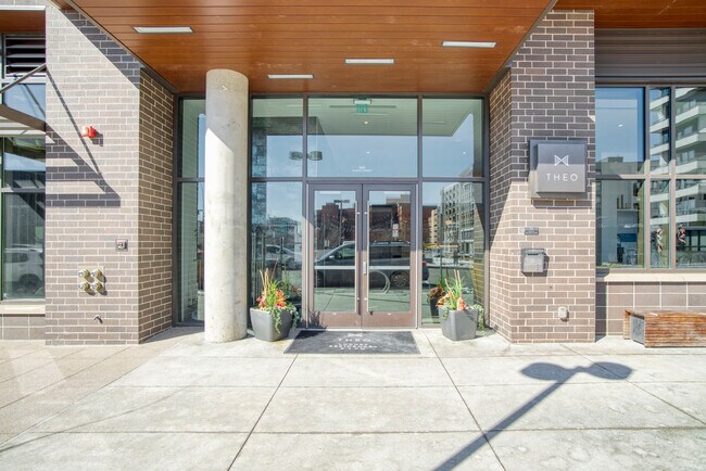 Building Photo - 985 Albion St