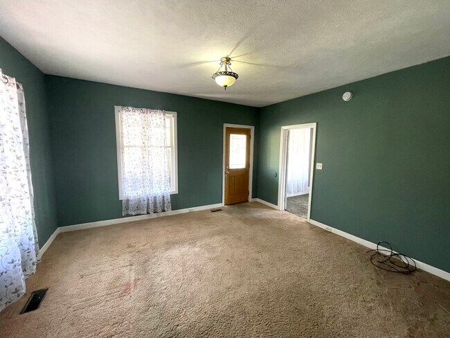 Building Photo - 272 E 15th St