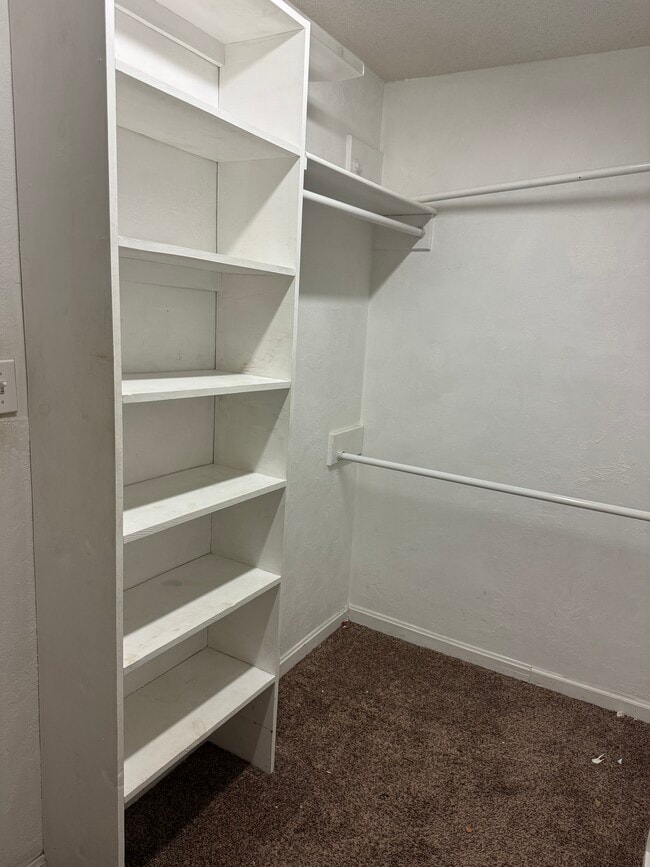 Building Photo - 3000 Mona Dr