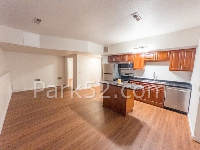 Building Photo - 9024-9024 Waverly Dr SW