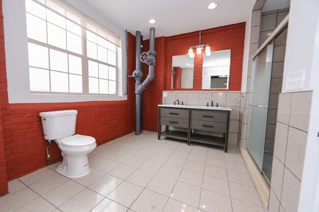 Interior Photo - 1817-21 E Venango St.
