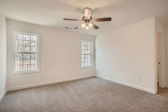 Building Photo - Like new house in nice Concord location!!