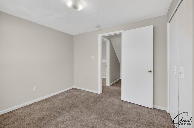 Building Photo - $1450 4 Bedrooms