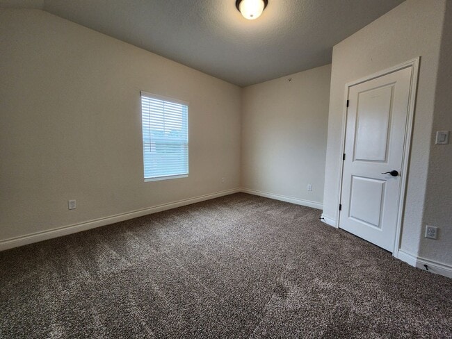 Building Photo - 3/2.5/1.5 Fourplex with Granite Countertops, 9ft Ceilings, Fridge, Washer, Dryer / NBISD