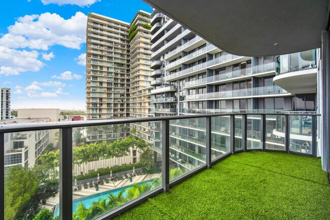 Building Photo - 121 NE 34th St