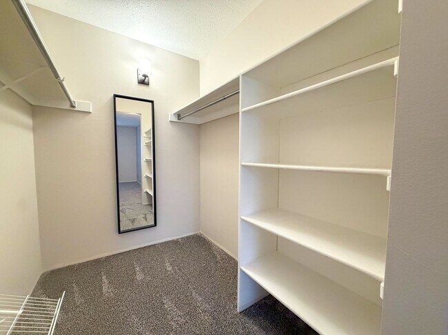 Building Photo - Move-in Incentive!