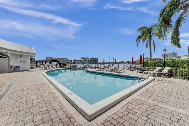 Building Photo - 100 Golden Isles Dr